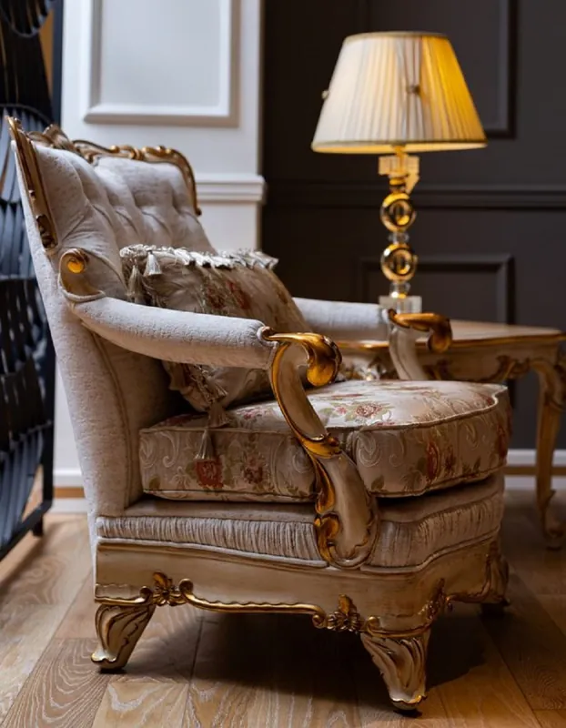 Expressversand Casa Padrino sillón barroco de lujo blanco / beige / oro - Magnífico sillón de salón con patrón de flores - Muebles de salón barrocos