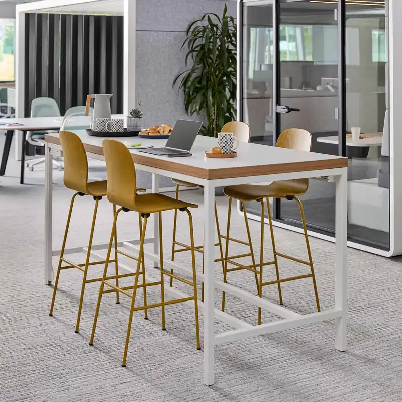 Tate Color (Hocker) von cappellini Aktuell